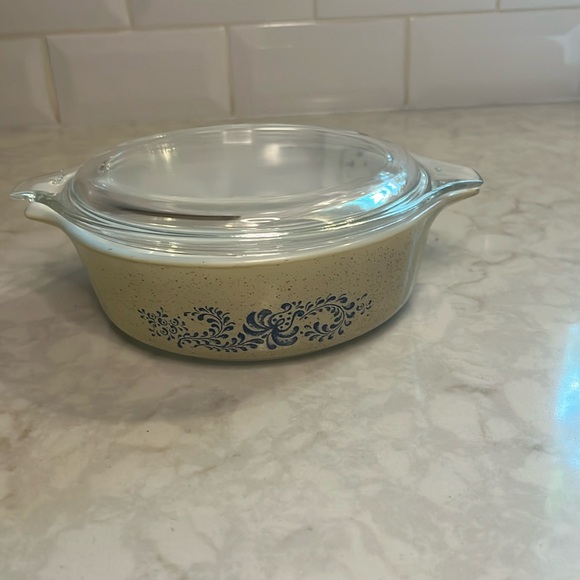 Pyrex Vintage Homestead Casserole Dish with lid 1 pint or 500ml - Picture 1 of 8